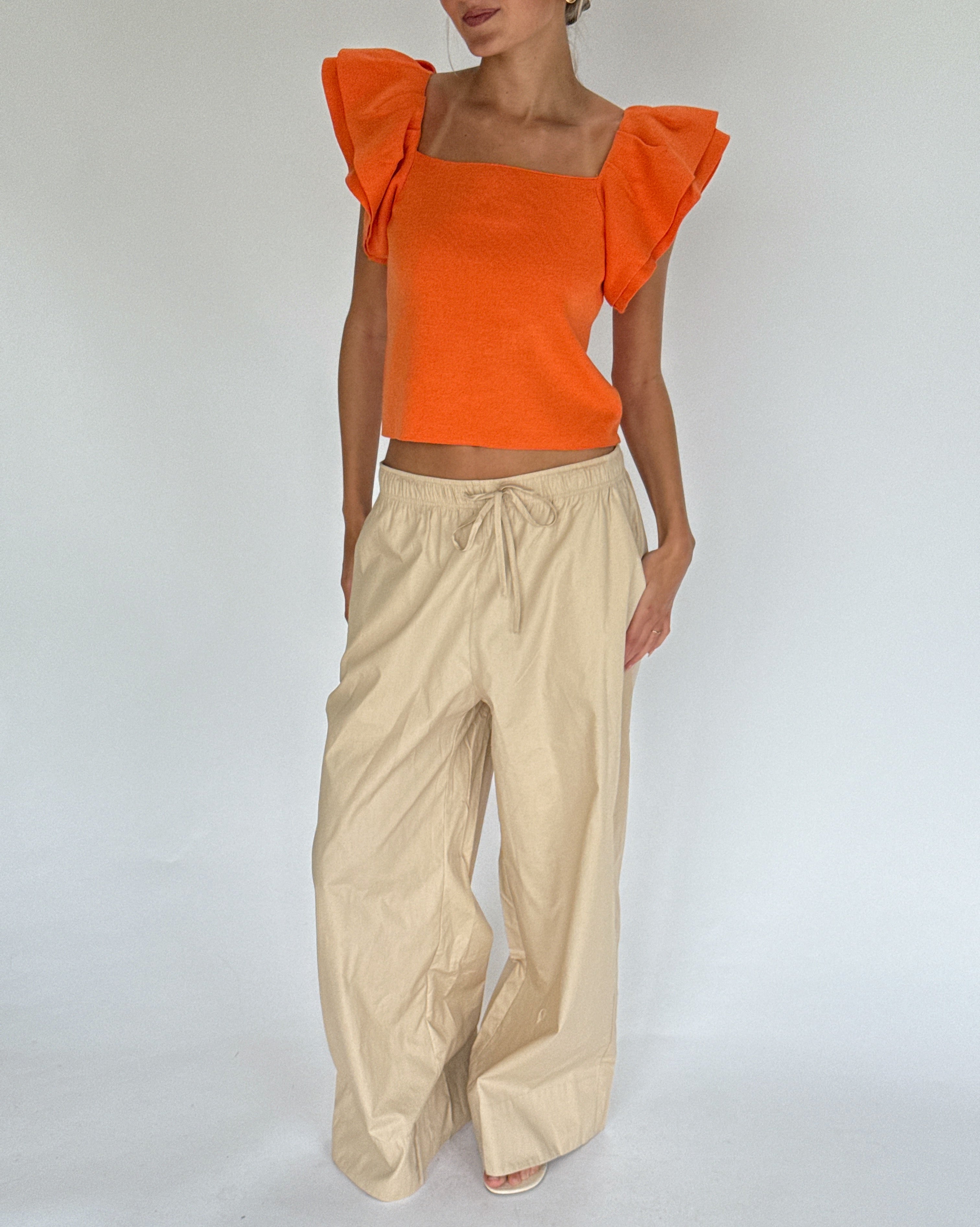 Modelbillede af LEONORA top, orange. Fra BySofieSønderby