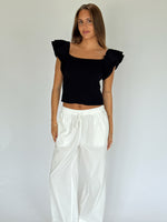 Modelbillede af LEONORA top, sort. Fra BySofieSønderby