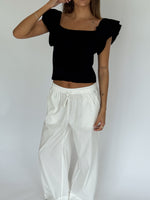 Modelbillede af LEONORA top, sort. Fra BySofieSønderby