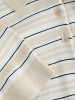 Produktfoto som viser stoffets detaljer af LILLIANA polo t-shirt, creme - fra BySofieSønderby