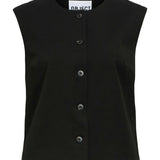 Produktfoto af en Lisa vest i sort med sort knapper. Baggrund er hvid. Fra BySofieSønderby