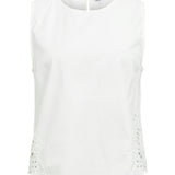 Produktbillede af hvid MADIA top. Set forfra. Fra BySofieSønderby