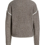 Produktbillede af brun-hvid MAGHNA striktrøje. Set bagfra. Fra BySofieSønderby.