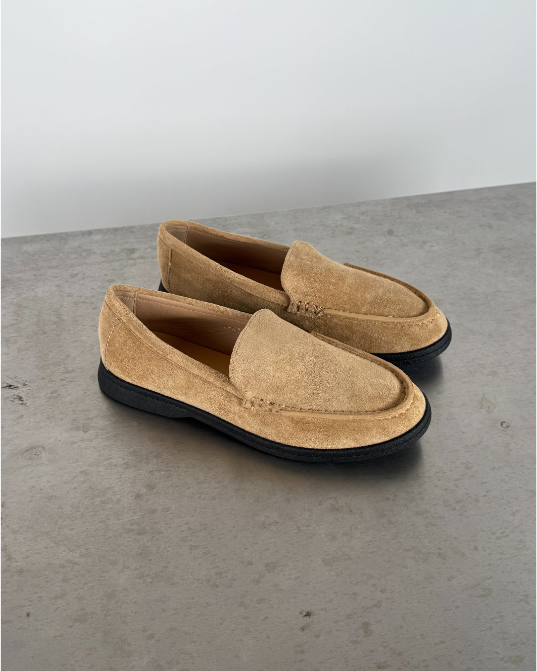 Billede af beige MALAYA loafers. Fra BySofieSønderby
