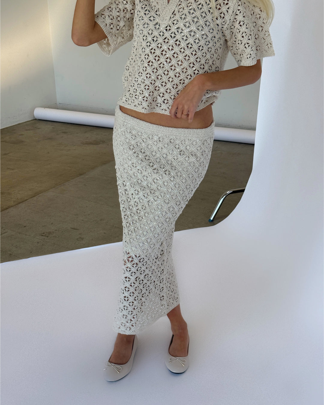 Modelbillede af beige farvet MASI nederdel. Set forfra. Fra BySofieSønderby