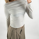 Modelbillede af cremefarvet MILLE bluse. Set forfra. Fra BySofieSønderby