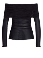 Sort off-shoulder trøje med lange ærmer, falder løst omkring skuldrene. Stoffet er let gennemsigtigt og sidder stramt om kroppen, uden baggrundsforstyrrelse.