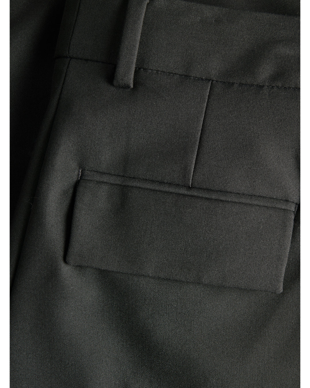 Detaljebillede af sorte NAOMI ELLIS bukser. Fra BySofieSønderby