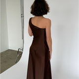 NAT one shoulder kjole, brun