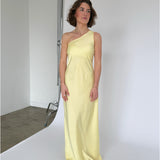 NAT one shoulder kjole, gul