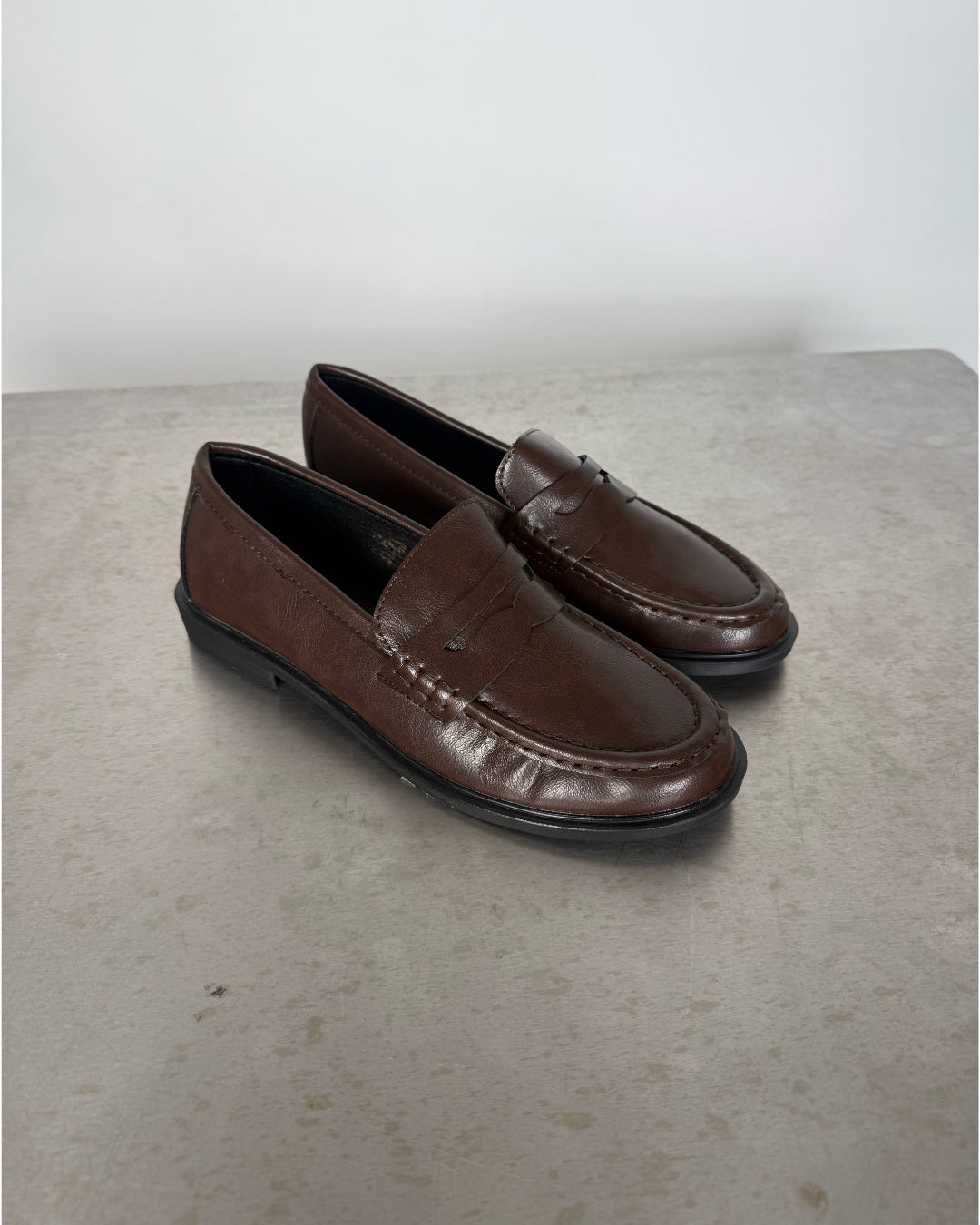 Produktfoto af OCTAVIA loafers, brun på grå baggrund - Fra BySofieSønderby