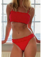 Modelbillede af pink OLINE bikini. Set forfra. Fra BySofieSønderby