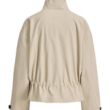 Produktbillede af beige OLIVIA jakke. Set bagfra. Fra BySofieSønderby