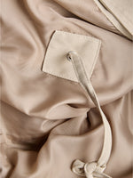 Produktbillede af beige OLIVIA jakke. Fra BySofieSønderby