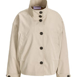 Produktbillede af beige OLIVIA jakke. Set forfra. Fra BySofieSønderby