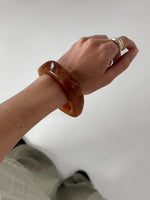 Modelbillede af brunt PEYTON bangle. Fra BySofieSønderby