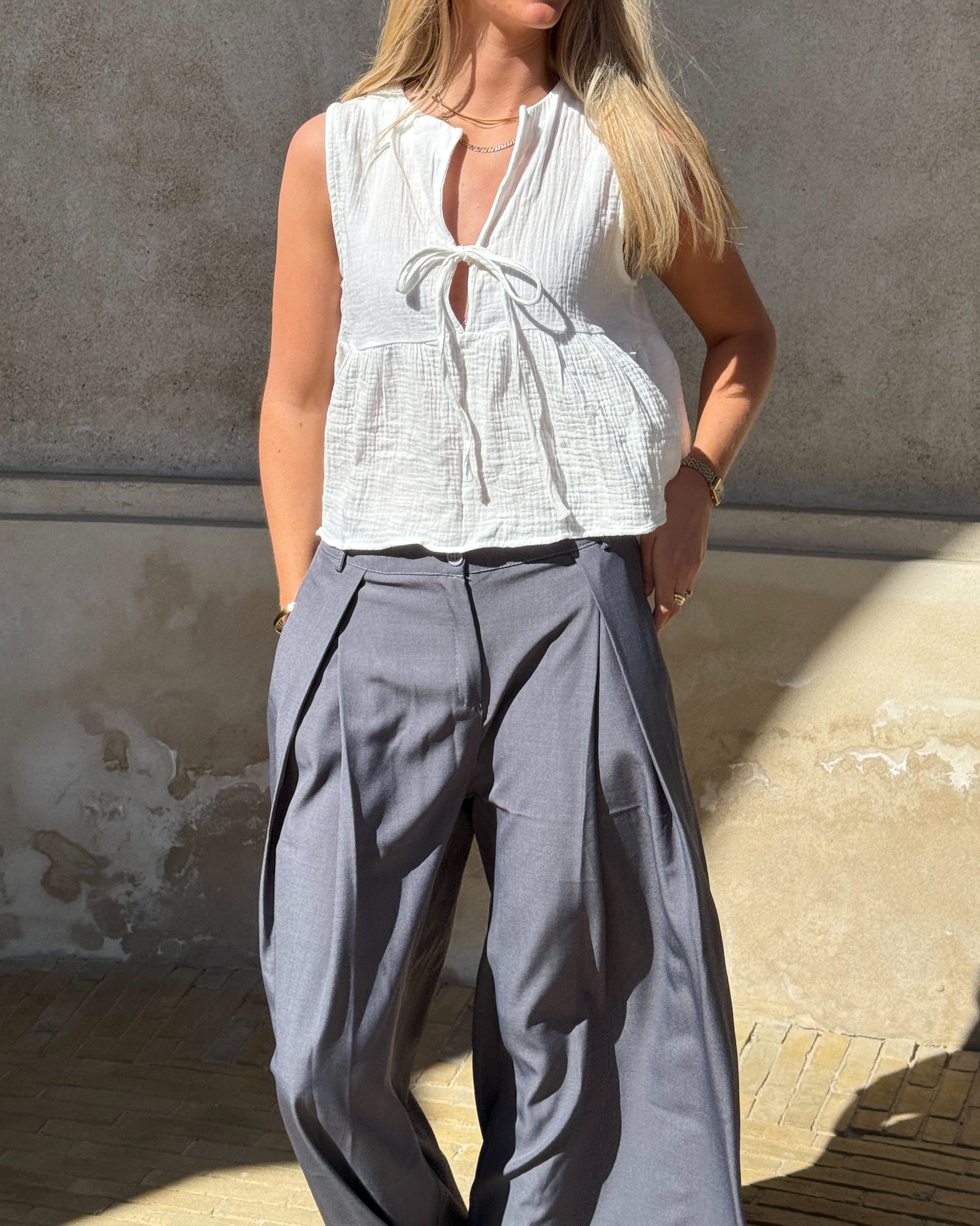 Modelbillede af PROMISE top, hvid. Fra BySofieSønderby