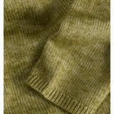 Detaljebillede af grøn ROSANNA striktrøje med rullekrave. Fra BySofieSønderby.