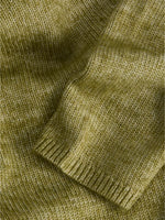 Detaljebillede af grøn ROSANNA striktrøje med rullekrave. Fra BySofieSønderby.