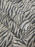 sarah-jakke-zebra