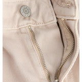 Detaljebillede af creme farvede SEVILLE shorts. Fra BySofieSønderby