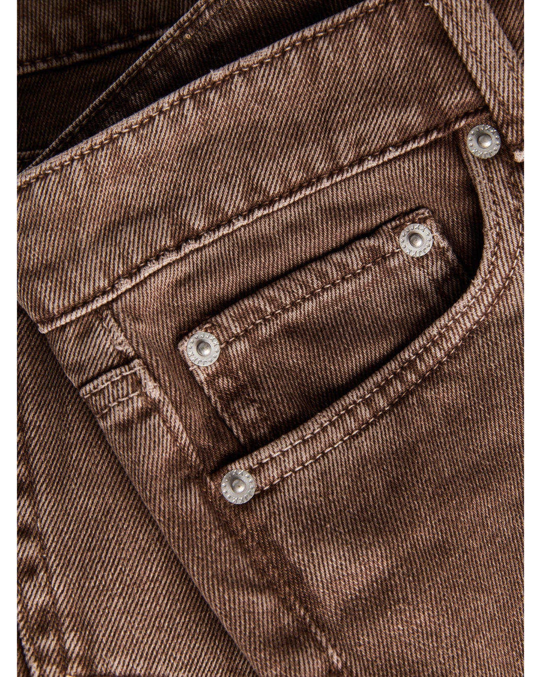 Detaljebillede af brune SEVILLE shorts. Fra BySofieSønderby