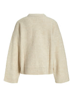 Produktbillede af cremefarvet SIGGA striktrøje. Set bagfra. Fra BySofieSønderby.