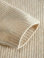 Detaljebillede af cremefarvet SIGGA striktrøje. Fra BySofieSønderby.