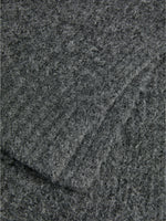 Detaljebillede af grå SIGGA striktrøje.  Fra BySofieSønderby.