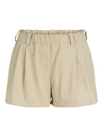 Produktbillede af beige SILJA shorts. Set forfra. Fra BySofieSønderby