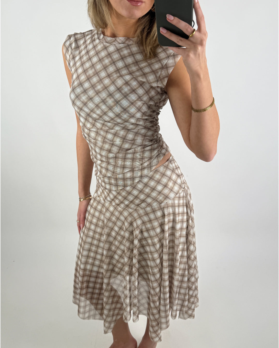 Modelbillede af beige SIVA nederdel og beige SIVA top. Set forfra. Fra BySofieSønderby