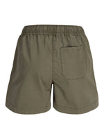 Produktbillede af kaki farvede SKY shorts. Set bagfra. Fra BySofieSønderby