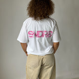 Modelbillede af SNDRB t-shirt i hvid/lyserød camouflage. Fra BySofieSønderby