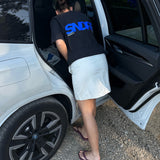 Modelfoto af pige, som bærer SNDRB t-shirt, sort og hvid nederdel - alt fra BySofieSønderby