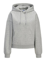 Produktfoto af en Studio Vesterbro hoddie i lysgrå. Baggrund er hvid. Fra BySofieSønderby