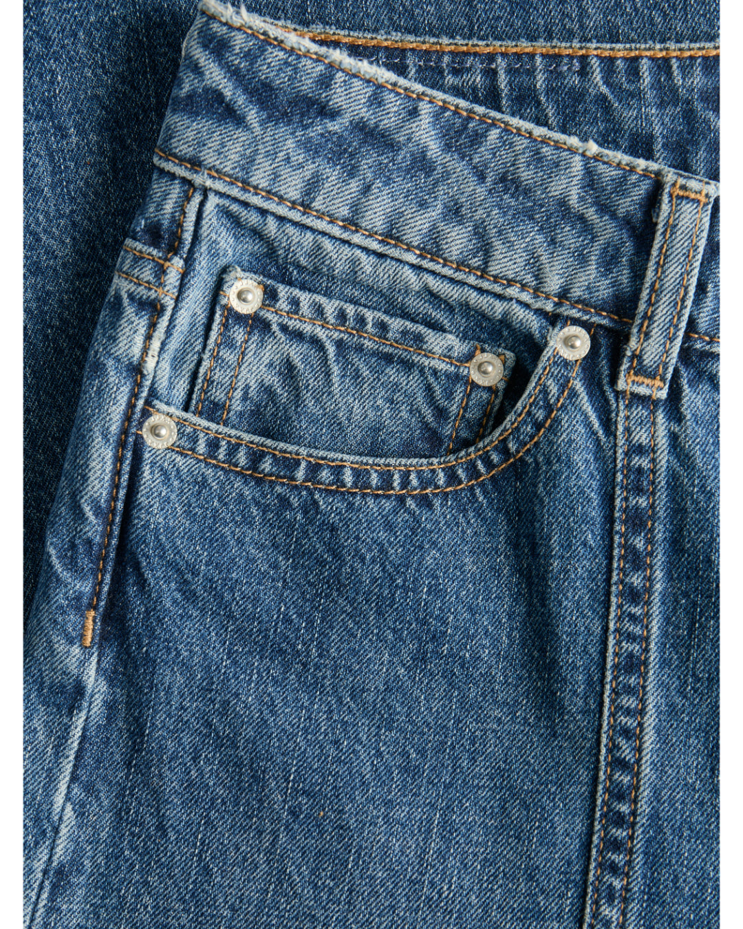 Detaljebillede af blå TOKYO jeans med sy detalje. Fra BySofieSønderby.