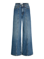 Produktbillede af blå TOKYO jeans med sy detalje. Set forfra. Fra BySofieSønderby.