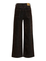 Produktfoto af brune Tokyo jeans på hvid baggrund. Fra BySofieSønderby