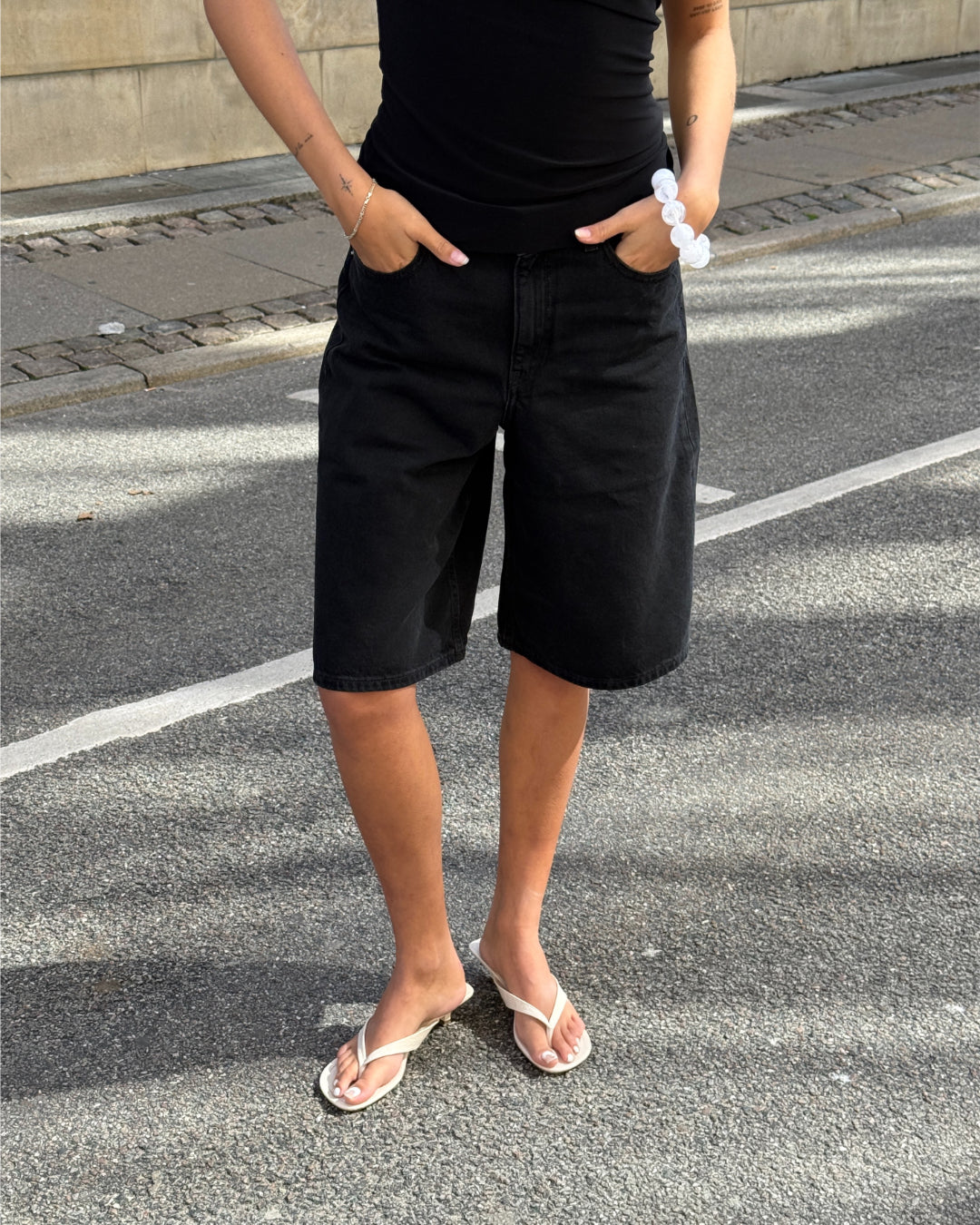 Modelbillede af sorte TOKYO jorts. Set forfra. Fra BySofieSønderby