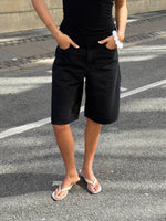 Modelbillede af sorte TOKYO jorts. Set forfra. Fra BySofieSønderby