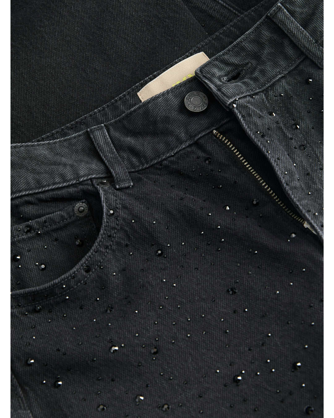 Detaljebillede af sort TOKYO bukser med sorte glimmersten. Fra BySofieSønderby.