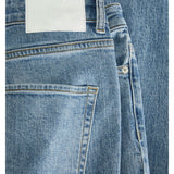 Detaljefoto af baglomme på blå Turin jeans. Fra By Sofie Sønderby