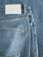 Detaljefoto af baglomme på blå Turin jeans. Fra By Sofie Sønderby