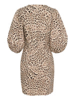 Produktfoto af ZAZU kjole, leopard på hvid baggrund - fra BySofieSønderby