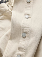 Detaljebillede af cremefarvet ZOE jeans.  Fra BySofieSønderby