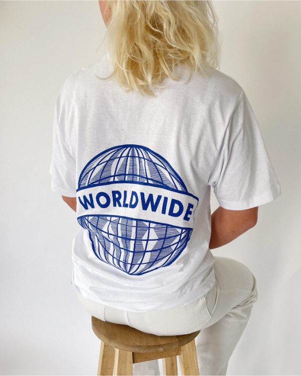 Lykkelig utilsigtet Fem WORLDWIDE t-shirt, hvid/blå - BySofieSønderby
